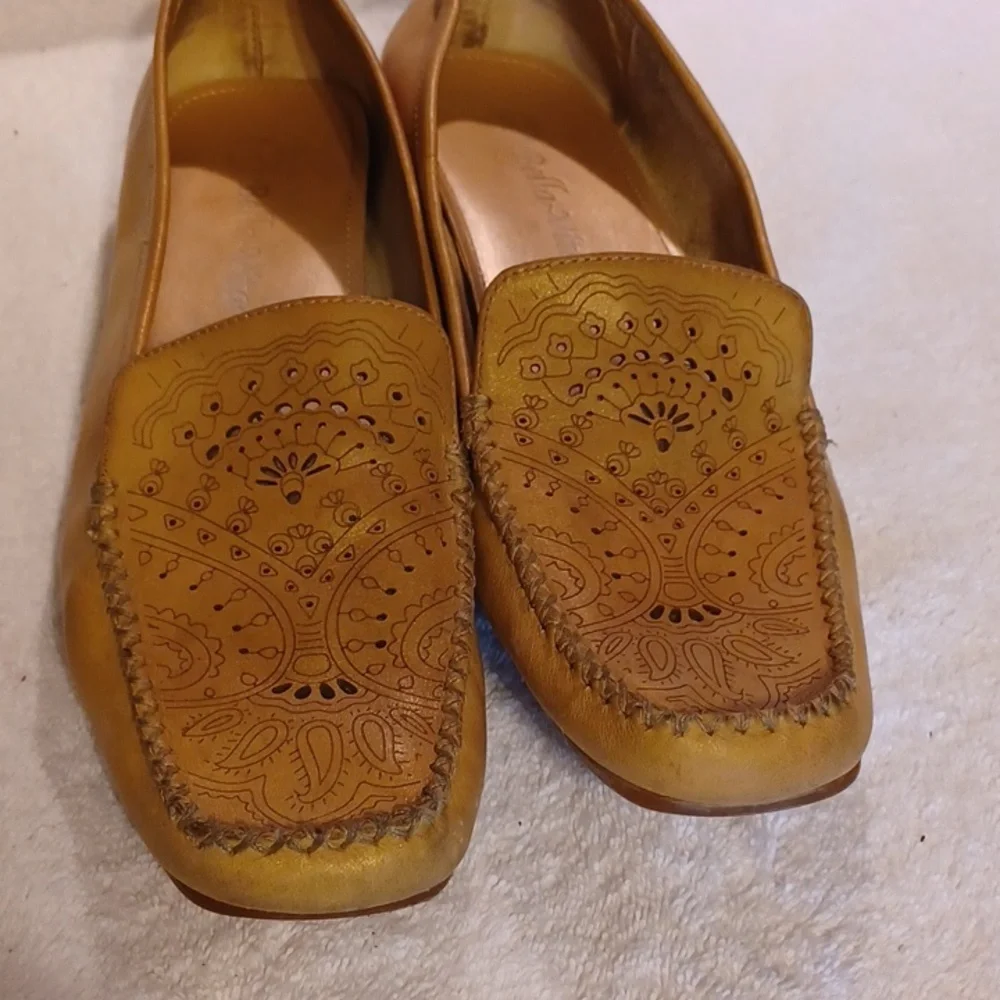 Bella Vitar leather flats size 8 N